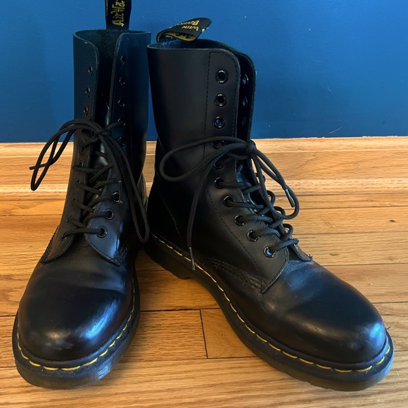Doc Martens Boots - Picture 1 of 3